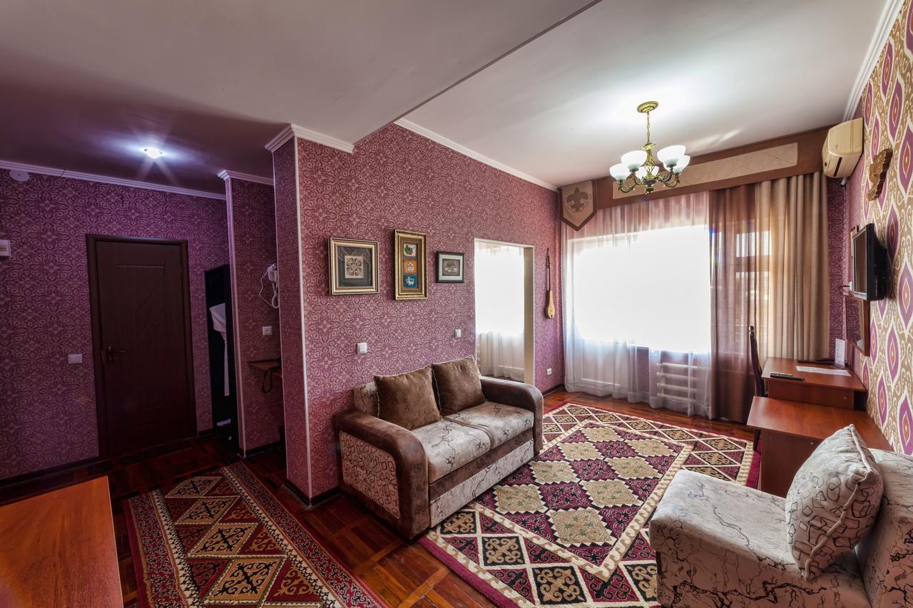 Hotel Osh-Nuru Екстериор снимка