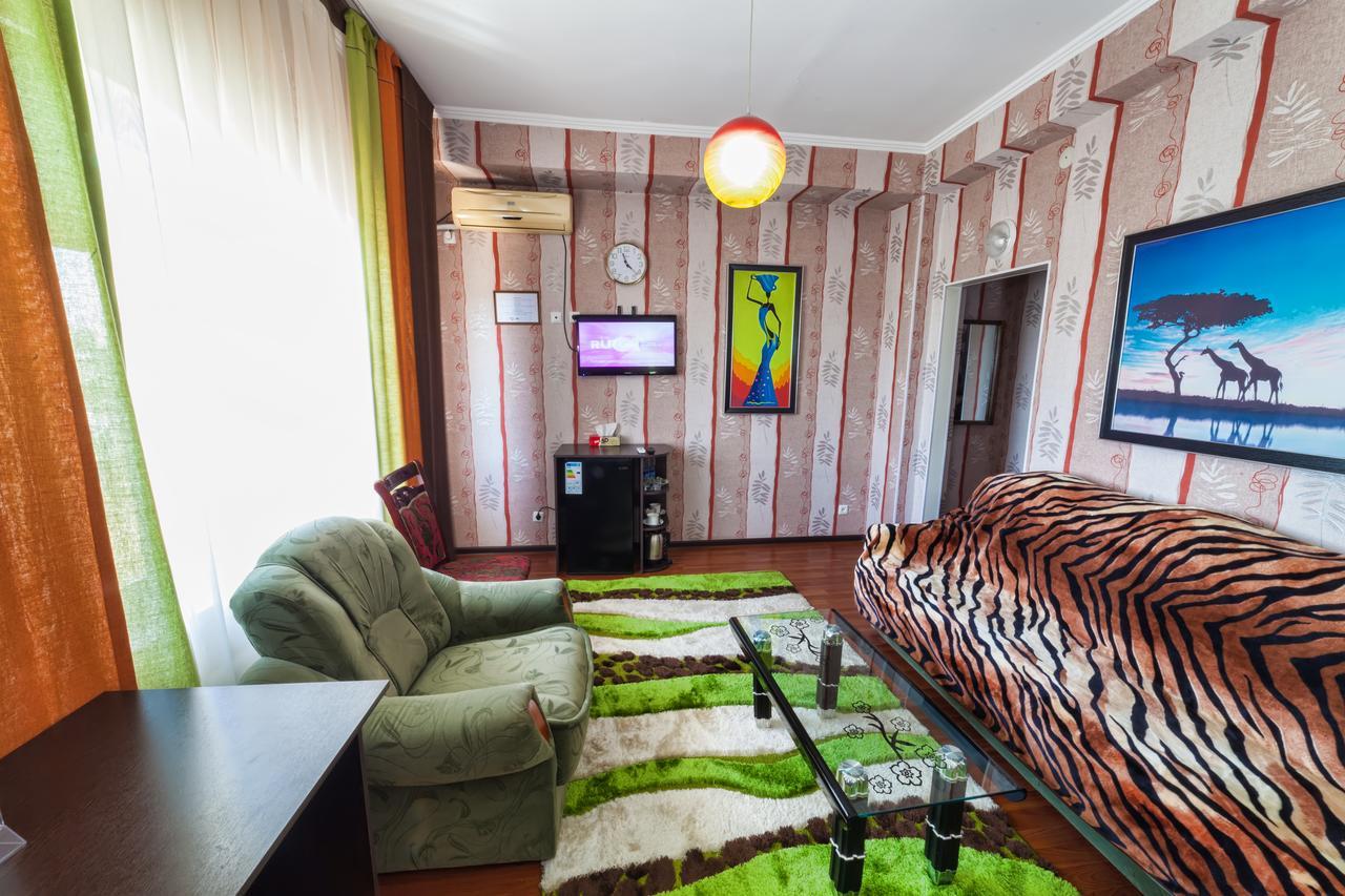 Hotel Osh-Nuru Екстериор снимка